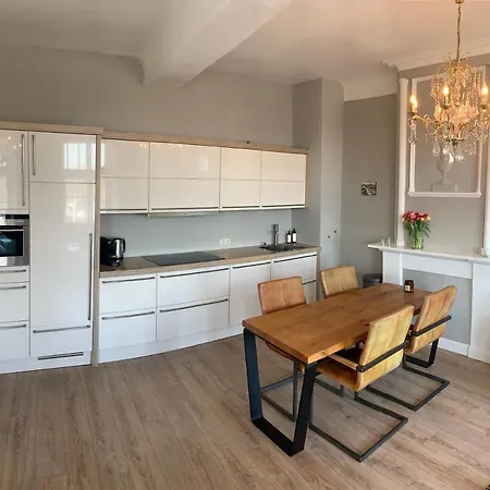 Aan De Maas Apartment *